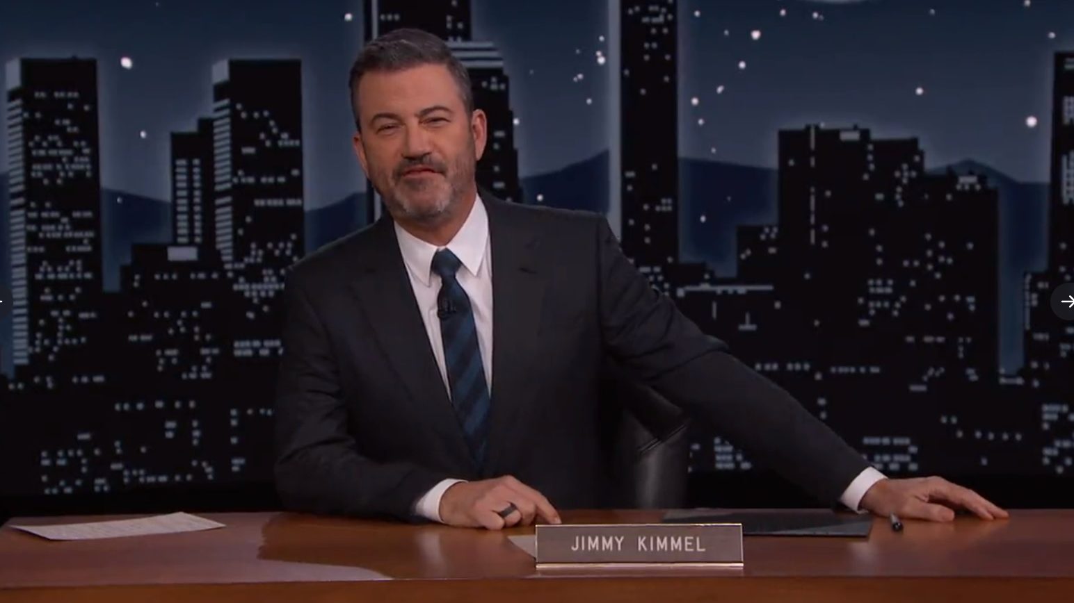 "El Rey de la Noche: Jimmy Kimmel Desafía Consecuencias y Batalla Récord de Audiencia con su Regreso Triunfal"