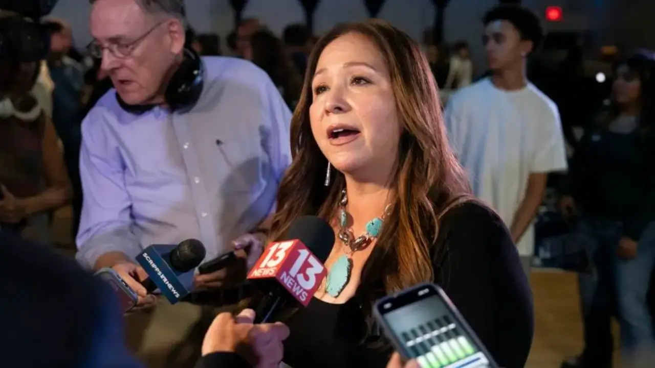 La misteriosa ausencia de la democrata Adelita Grijalva: ¿Cómo influirá en el destino de la votación sobre Epstein?