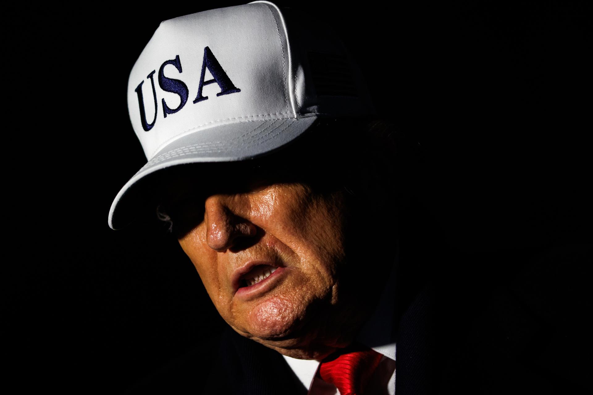 El silencio desvelado: Trump confiesa conversaciones secretas con Maduro, revelando tensión subyacente en la política internacional